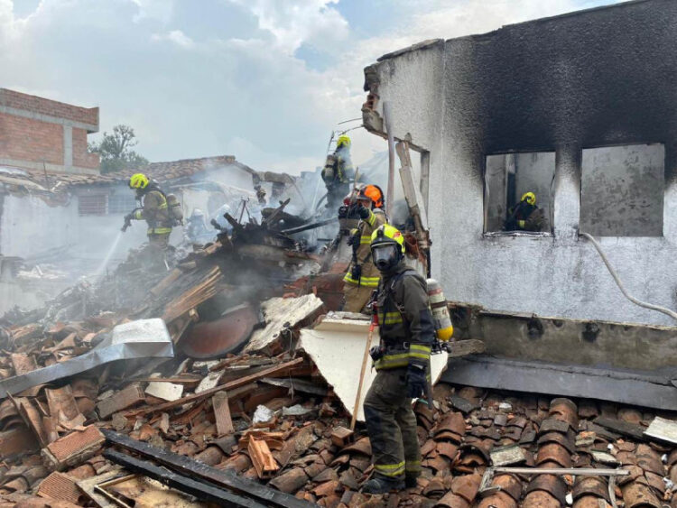 Se estrella avioneta en Medellín, Colombia; hay 8 muertos