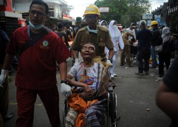 Sismo de 5.6 grados en Indonesia deja al menos 162 muertos