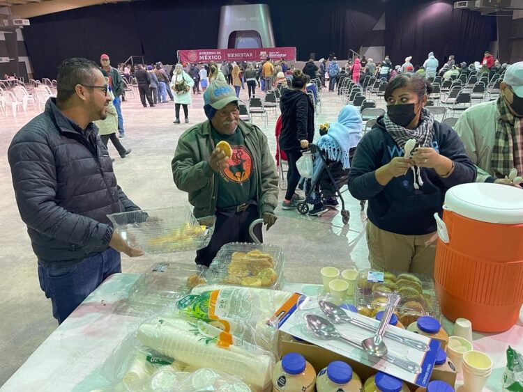 Constata Alejandro Cerezo entrega de pensiones para el bienestar a los adultos mayores