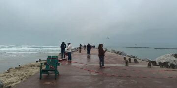 Retiran a 50 personas del mar en Madero con ayuda de la Guardia Estatal.