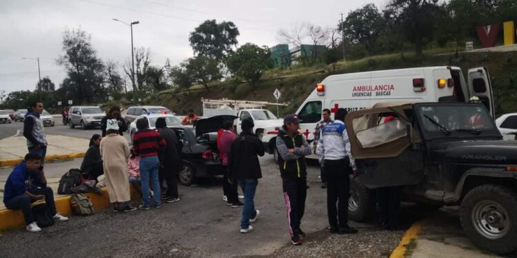 Cinco lesionados en accidente en Avenida del Estudiante
