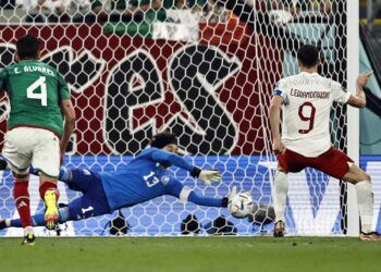 México suma su primer punto en Qatar gracias a Ochoa