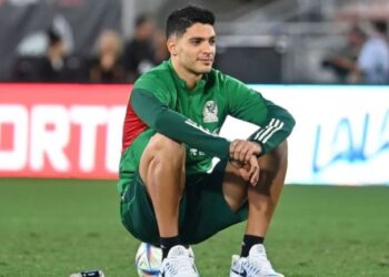 Raúl Jiménez la duda de Martino en el ataque mexicano