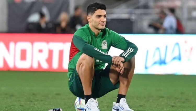 Raúl Jiménez la duda de Martino en el ataque mexicano