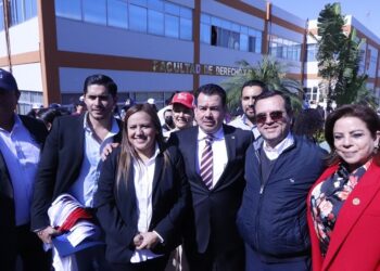 Recibe Edy Izaguirre constancia de director electo de la Facultad de Derecho Victoria