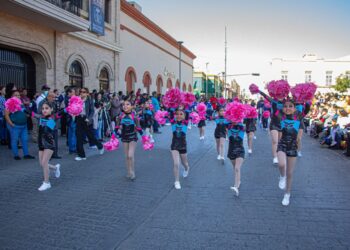 Más de 2 mil alumnos participan en “Desfile de la Revolución” en Matamoros