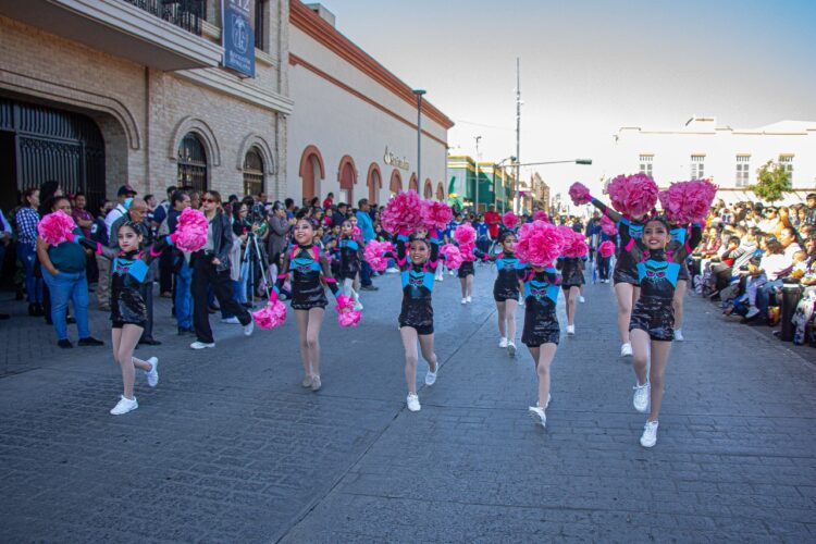 Más de 2 mil alumnos participan en “Desfile de la Revolución” en Matamoros