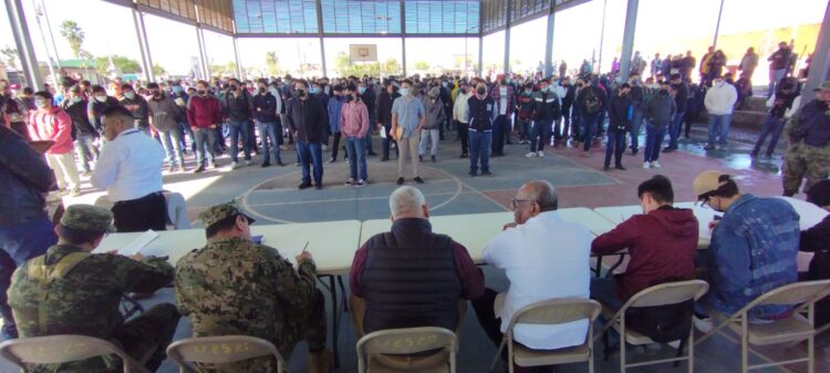 Realizan autoridades militares y municipales sorteo para servicio militar de la clase 2004 y remisos