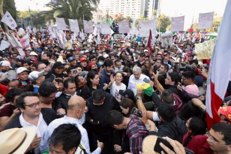 Encabeza AMLO marcha en la CDMX por sus 4 años de gobierno