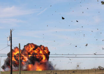 Confirman 6 muertos por colisión de aviones en Dallas