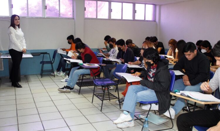 Presentan en la UAT examen de admisión Ceneval