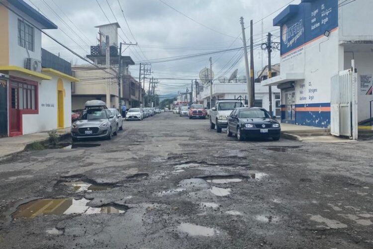Anuncia alcalde Gattás programa de reparación de calles en Victoria