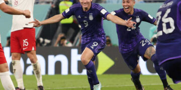 Argentina se adueña del Grupo C venciendo 2-0 a Polonia