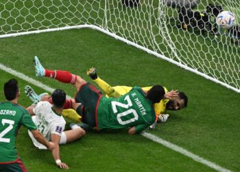 México gana 2-1 a Arabia Saudita, pero es eliminado en fase de grupos