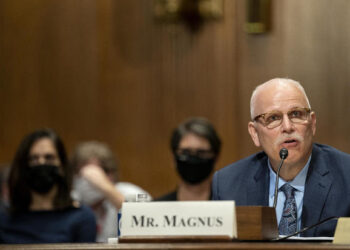 Acepta Biden renuncia de Comisionado de Seguridad Fronteriza