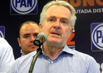 Reforma constitucional en materia electoral no se decide por una encuesta: Creel