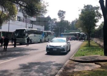Bloquean maestros Tlalpan y anuncian caravana a Palacio