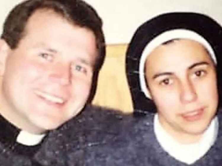 Cura se enamora de monja y renuncian para vivir historia de amor