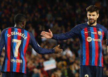 Piqué se despide del Camp Nou con triunfo y entre lágrimas