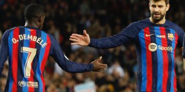 Piqué se despide del Camp Nou con triunfo y entre lágrimas