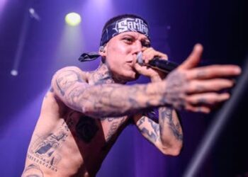 Santa Fe Klan regaló boletos en la calle