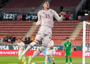 Rogelio Funes Mori apunta a la titularidad en el debut ante Polonia