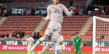 Rogelio Funes Mori apunta a la titularidad en el debut ante Polonia