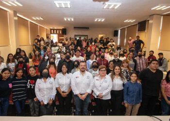 Capacita UAT a estudiantes para la certificación internacional en competencias tecnológicas