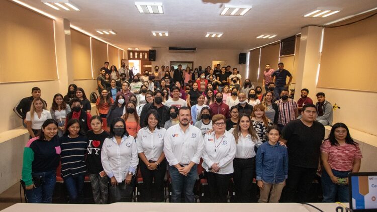 Capacita UAT a estudiantes para la certificación internacional en competencias tecnológicas