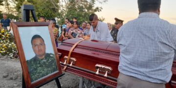 Dan último adiós a soldado altamirense que murió en accidente carretero