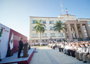 Contribución de las Fuerzas Armadas, clave para desarrollo y paz: Gobernador
