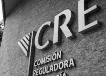 Va CRE contra paneles solares de empresas