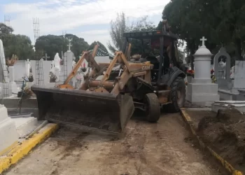 Máquina le aplasta las piernas