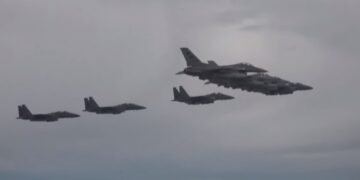 COREA DEL NORTE DISPARA más de 10 MISILES y COREA DEL SUR RESPONDE