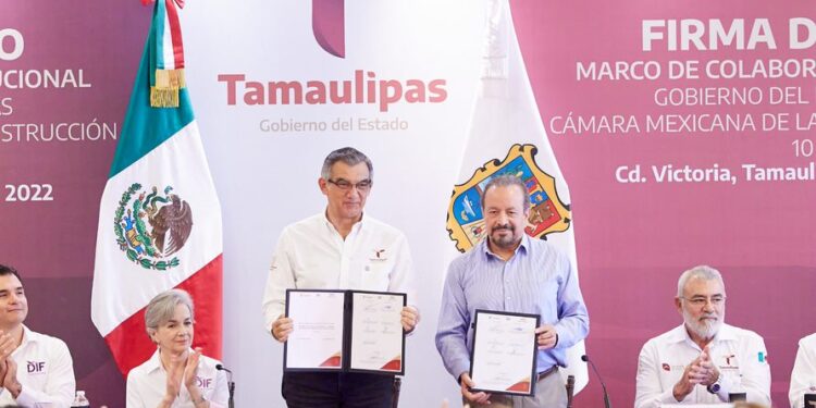 Donan constructores 45 millones de pesos al gobierno y al DIF para obras sociales