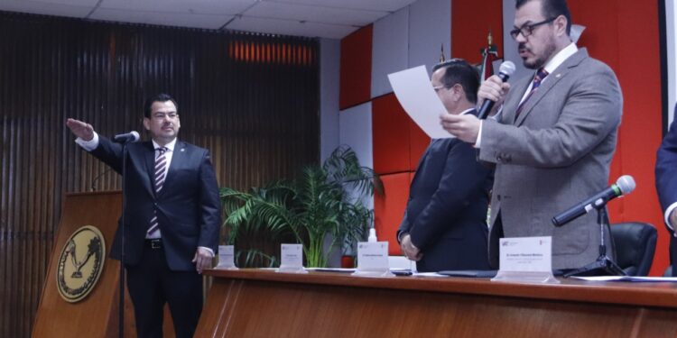  Edy Izaguirre asume la Dirección de la Facultad de Derecho Victoria de la UAT