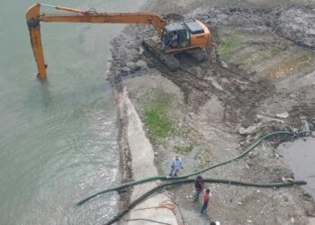 Realizan limpieza de la obra de toma del acueducto en la presa “Vicente Guerrero”