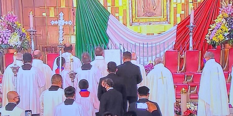 Más de 3 millones van a rezar y cantar a la Basílica de Guadalupe en CDMX