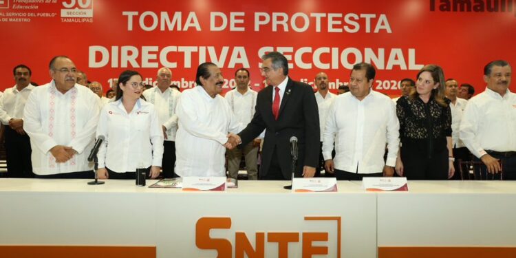 Aguinaldo de maestros está garantizado, dice gobernador Villarreal al felicitar a Arnulfo Rodríguez