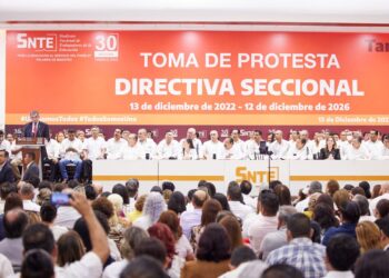 Aguinaldo de maestros está garantizado, dice gobernador Villarreal al felicitar a Arnulfo Rodríguez