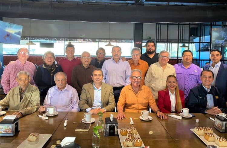 Celebra La Verdad de Tamaulipas Navidad 2022 con equipo de columnistas y articulistas