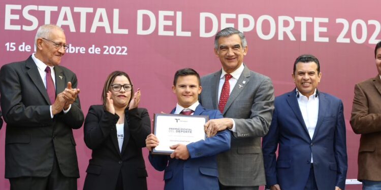 Entrega gobernador Premio Estatal del Deporte 2022 y les refrenda su apoyo
