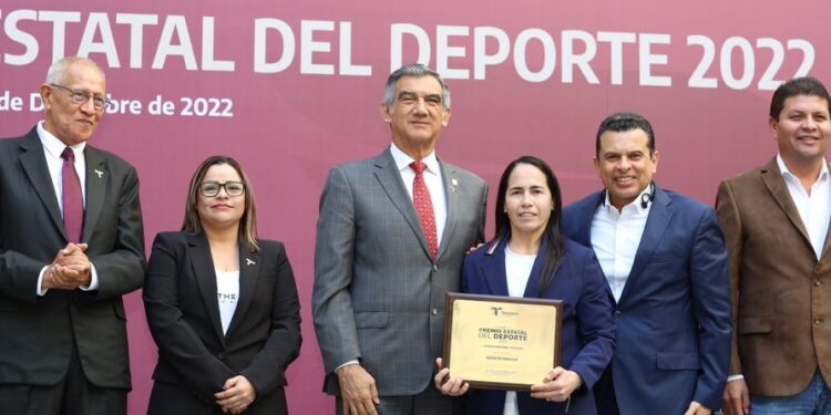 Entrega gobernador Premio Estatal del Deporte 2022 y les refrenda su apoyo