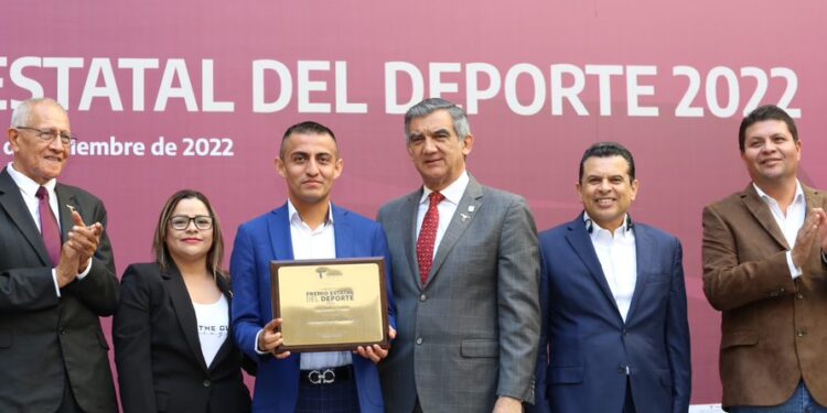 Entrega gobernador Premio Estatal del Deporte 2022 y les refrenda su apoyo