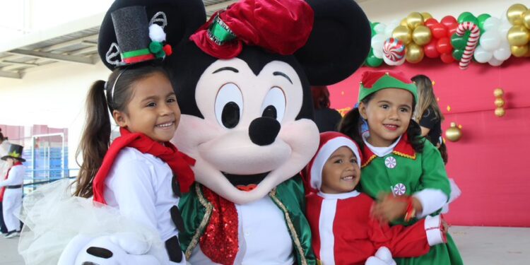 Viven fiesta Navideña en el CECUDI Victoria del DIF Tamaulipas