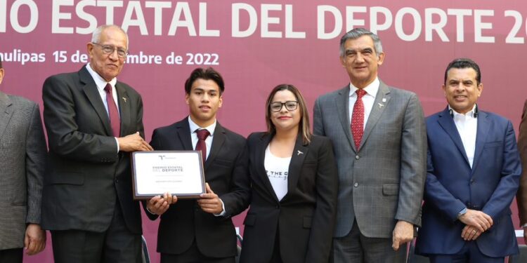 Entrega gobernador Premio Estatal del Deporte 2022 y les refrenda su apoyo
