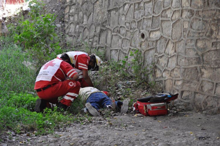 Muere anciano al caer de puente en el río San Marcos