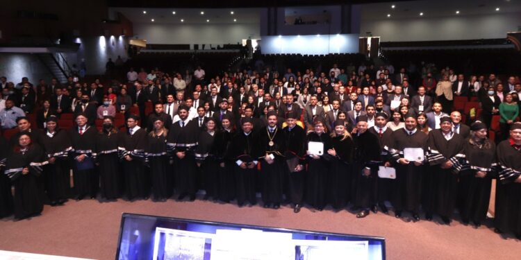 Preside el Rector la entrega de reconocimientos al Mérito Universitario 2022