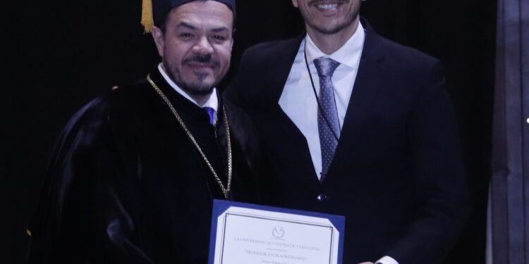 Preside el Rector la entrega de reconocimientos al Mérito Universitario 2022