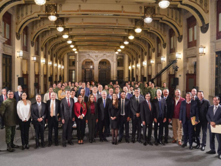 López Obrador se reúne con los gobernadores del país en Palacio Nacional